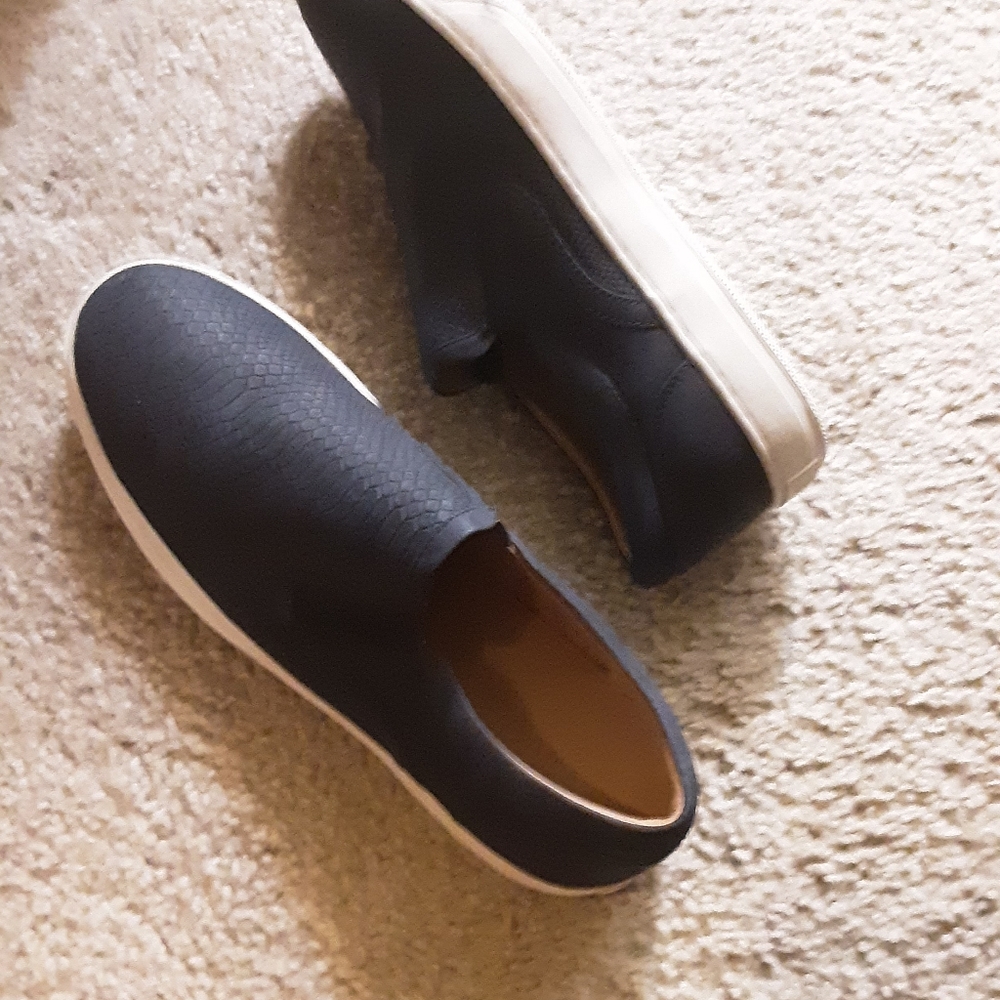 VINCE slip on sneakers